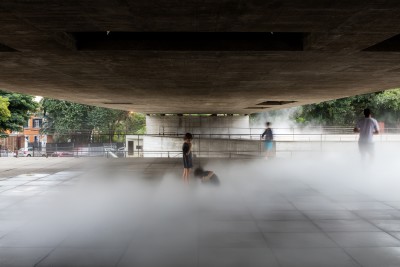 no ar | exposição pedra no céu